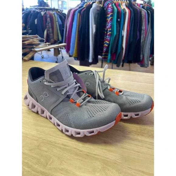 Women's Shoe Size 8.5 On Cloud Grey Running Shoes - Picture 2 of 5